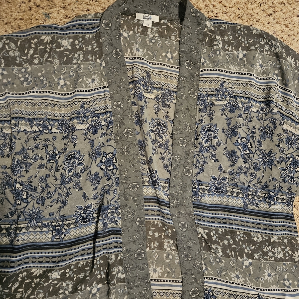 Patterned shawl - Picture 2 of 5